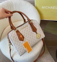 شنطه مايكل كورس