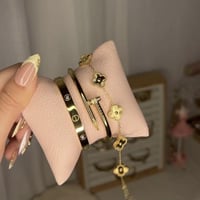 تنسيق 3اساور بدون ملحقات