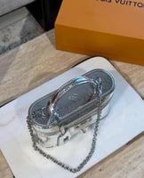 شنطه لويس فيتون ماستر فضي