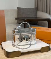 شنطه لويس فيتون ماستر فضي