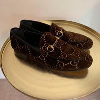 شوز قوتشي فلات بني