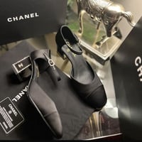 كعب شانيل اسود مع الملحقات