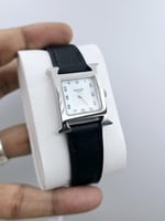 ساعه هرمز جلد اسود