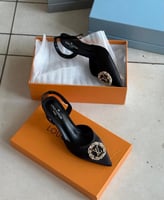 كعب لويس فيتون اسود