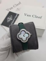 ساعة فانكليف اخضر