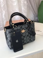 شنط كوتش مخفضه