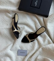 كعب سان لوران مع الملحقات