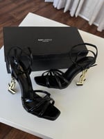 كعب سان لوران