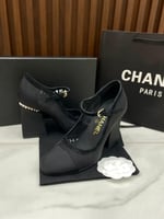 كعب شانيل اسود مع الملحقات