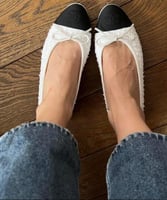 شوز شانيل فلات ابيض