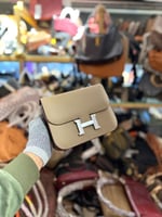 شنطه كروس هرمز لوقو فضي