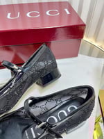 فلات قوتشي اسود