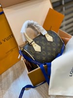 شنطه لويس فيتون ماستر مع الملحقات