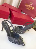 كعب فالنتينو كرستال رمادي