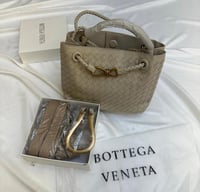 شنطه بوتيقا مع الحزام