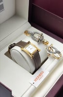 ساعه هرمز جلد نود مع الاسواره والخاتم