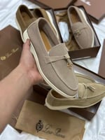 شوز لوروبينا نسائي