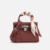 شنطة كلاسيك بالوان مختلفة