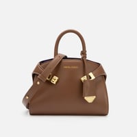 شنطة كلاسيك بألوان مختلفة