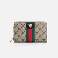 محفظة نسائية بألوان مختلفة