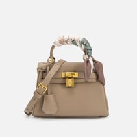 شنطة كلاسيك بالوان مختلفة