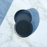 لوكر رمادي جلد اسود