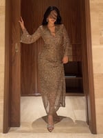 فستان سهرة ذهبي مطرز بالكامل بالترتر اللامع