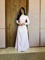 فستان سهرة وردي ناعم بتطريز زهور جانبي