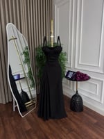 فستان سهرة لونين بكورسيه دانتيل وتنورة منسدلة