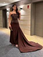 فستان سهرة فخم بلون الشوكولا الداكن بتصميم راقي