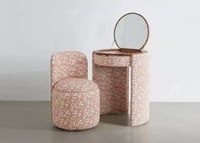 طاوله تسريحه مع كرسي بتصميم مميزه