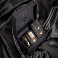 هدية طقم نسائي أنيق يعكس ذوقك الرفيع تجاه من تحب