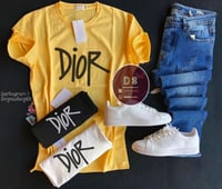 طقم تيشيرت اصفر+ بنطلون جنز