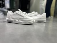 حذاء رجالي انيق و عملي متوفر بلونين ابيض - بيج