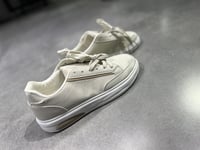 حذاء رجالي انيق و عملي متوفر بلونين ابيض - بيج