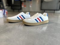 حذاء رياضي كلاسيكي أبيض للرجال - أحذية رياضية أنيق...