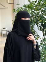 عرض 3 نقابات قصير حرير