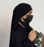 بكج نقابين حرير+ طرحتين ربط