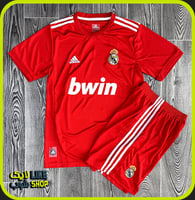 طقم رجالي ريال مدريد كلاسيك