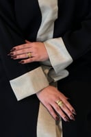 عباية كريب ملكي متباينة