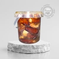 تمر صقعي له مزيج من اللونين الأحمر والأصفر قوامه إ...