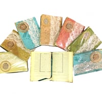 مصحف بغلاف جذّاب بألوان زاهية متعددة.