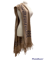 وشاح فندي ، دافئ كبير.