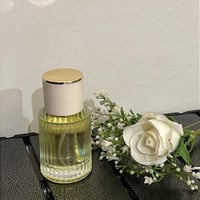 عطر فرنسي مزيجه الفريد من الزهور النادرة رائحة أني...