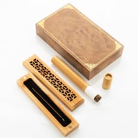 هدية رجالي بلون رمادي فاتح.