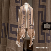 وشاح فندي ، دافئ كبير.