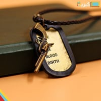 ميدالية مراية السيارة - مسدس بصفيحة !