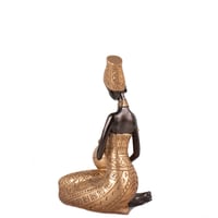 مجسم فني بملامح افريقية