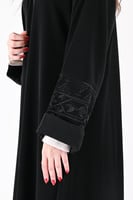 عباية كريب بتطريز اسود