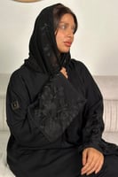 عباية بلاك بيري بتطريز أسود على الاكمام